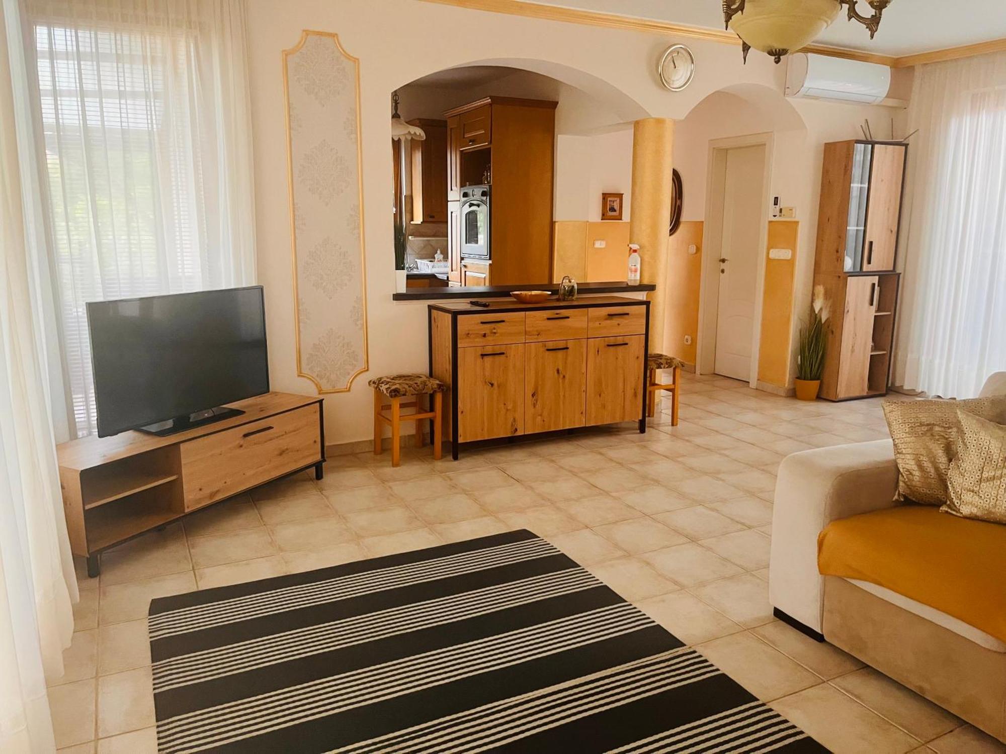 Aqua Azur Apartman ไฮจ์ดุสโซบอสโล ภายนอก รูปภาพ