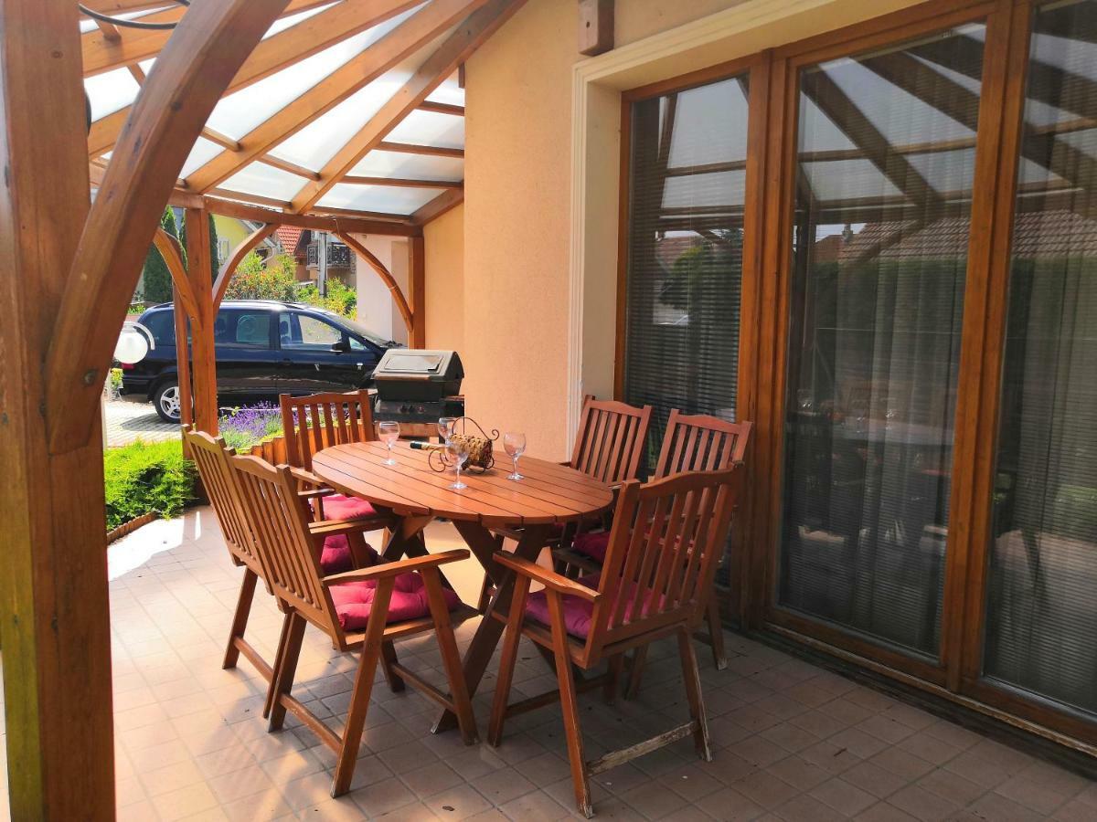 Aqua Azur Apartman ไฮจ์ดุสโซบอสโล ภายนอก รูปภาพ